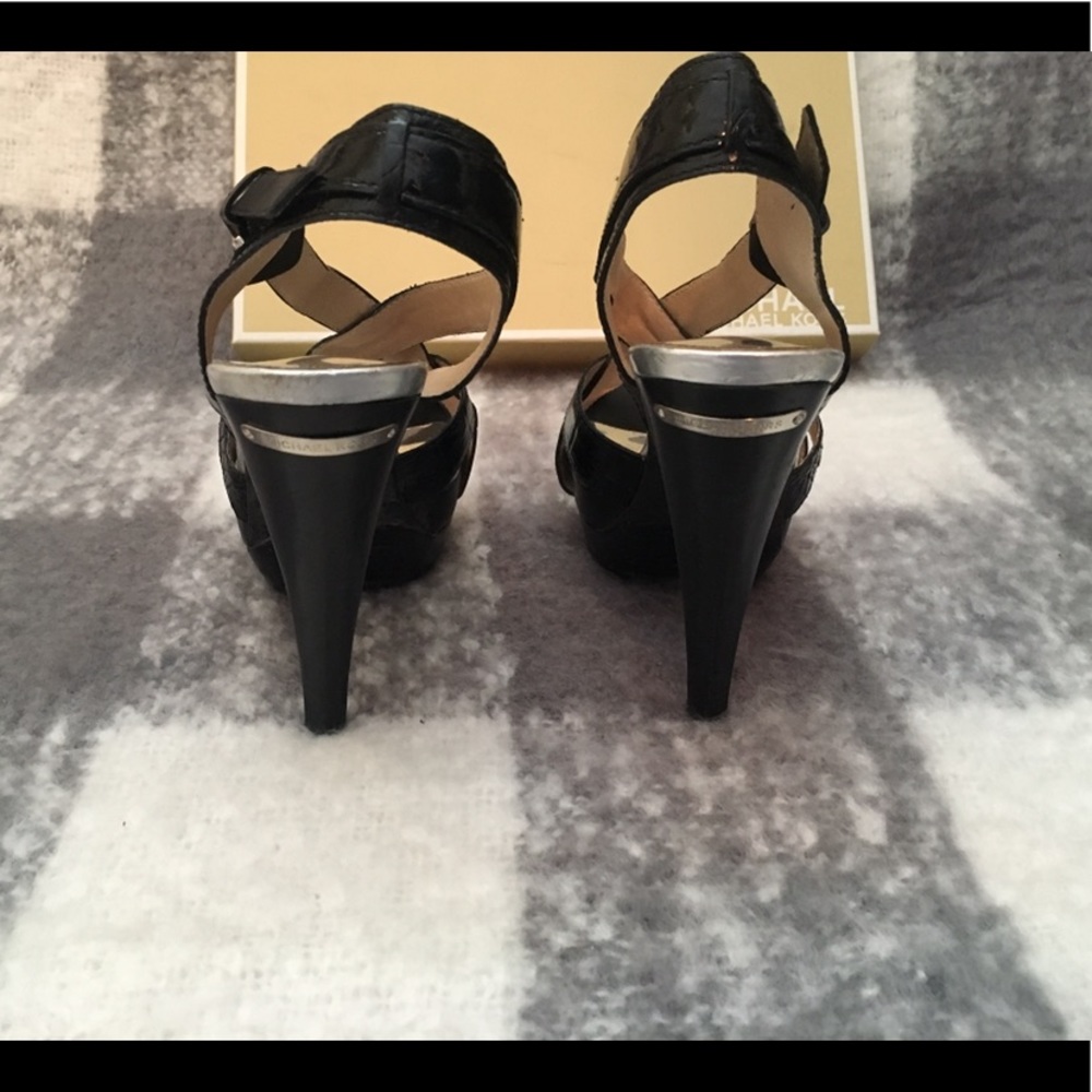 MICHAEL Michael Kors Niki Cross Strap Heels - Picture 4 of 6